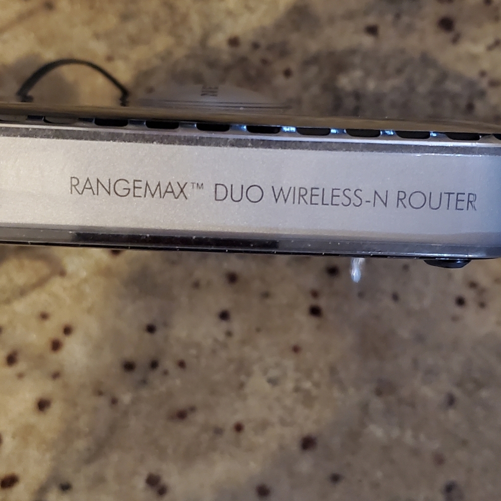 Netgear Duo RangeMax WNDR3300 300 Mbps 4-Port Wireless N Router w/ Adapter - Picture 7 of 10